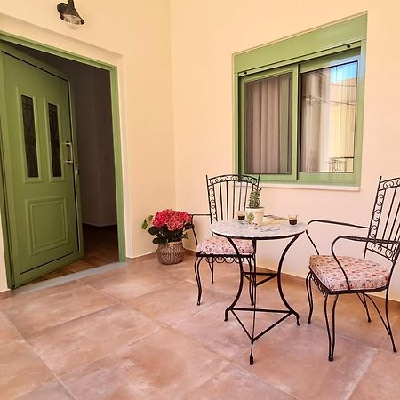 Yannis Guest House Aegina エクステリア 写真