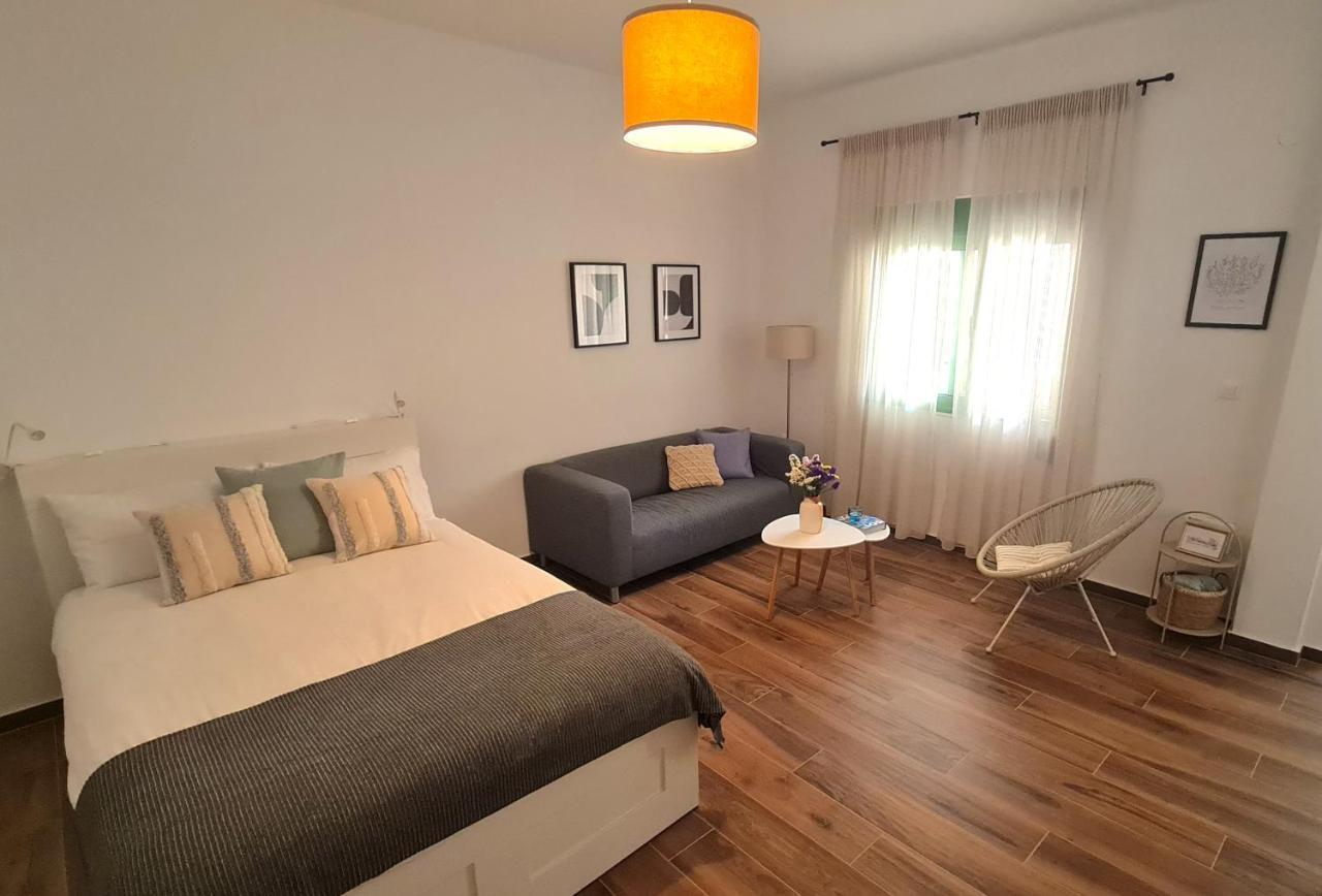 Yannis Guest House Aegina エクステリア 写真