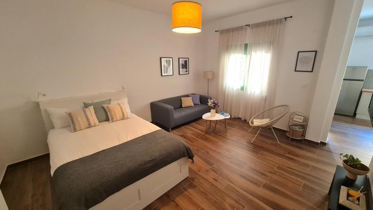 Yannis Guest House Aegina エクステリア 写真